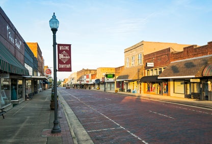 Street view of Minden, LA historic downtown